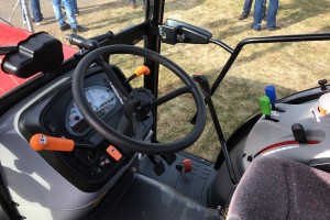 Ciągnik sadowniczy  - Massey Ferguson 3640 S - AgroShow 2016 