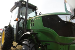 Ciągnik sadowniczy  - John Deere 5075GV - AgroShow 2016 