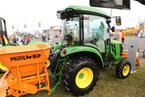 John Deere 4049 R - ciągniki kompaktowe