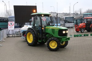 Premium Trade - możliwość przejazdu ciągnikami John Deere oraz Ursus wraz z opryskiwaczamy sadowniczym IDEAL