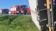 Mazowsze: Tir przewożący jabłka przewrócił się na dk 7