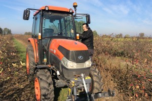 Niewątpliwym pomocnikiem na plantacji jest ciągnik Kubota L5040