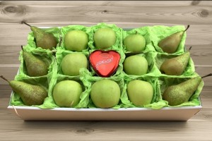  Owocowy prezent z sercem 7 - jabłka gruszki czekoladowe praliny - 45 zł