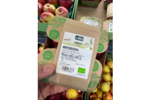 Fot 2. Jabłka ekologiczne - jabłka BIO w sklepach sieci Biedronka