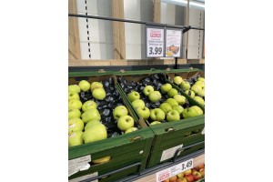  Jabłka odmiany Golden Delicious - 3,99 zł/kg