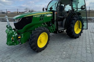 Fot 1. Ciągnik - John Deere 5075 GL