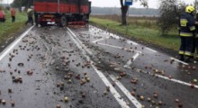 Wypadek ciężarówki z jabłkami przemysłowymi 