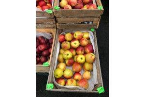  Ceny jabłek na straganie [fot 2.]
