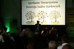 poseł Maliszewski odpowiada na pytania sadownik&oacute;w