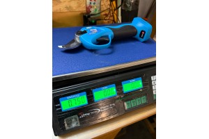 Sekator akumulatorowy SHARK TOOLS - 750 g bez baterii.