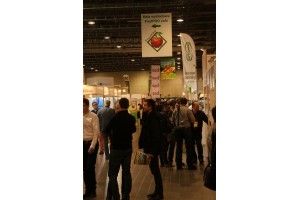 XII MTAS-FruitPRO 2016 - uczestnicy, sadownicy podczas zwiedzania targów