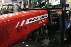 Stoisko firmy Korbanek - ciągnik Massey Ferguson 3640S