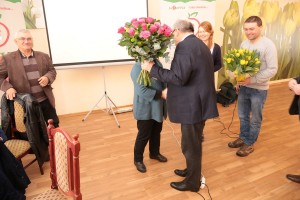 Podziękowanie dla p. Elżbiety Maćkowiak od przedstawicieli Wielkopolskiego Związku Ogrodniczego - p. Witold Piotrowski (Dyrektor WZO) i p. Stanisław Zacholski (Wiceprezes Zarządu WZO).