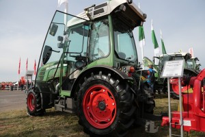 Ciągnik sadowniczy  - Fendt 208V Vario - AgroShow 2016 