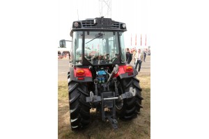 Ciągnik sadowniczy  - Massey Ferguson 3640 S - AgroShow 2016 