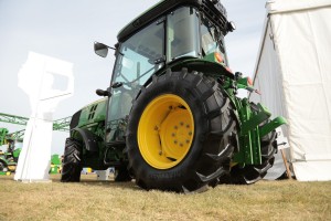 Ciągnik sadowniczy  - John Deere 5075GV - AgroShow 2016 