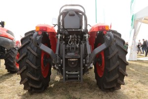 Ciągnik sadowniczy - Kubota M6040 Narrow - AgroShow 2016 