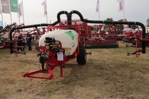 Opryskiwacz BURY Wulkan - TWIN System 2000 dwurzędowy - AgroShow 2016