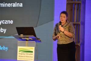  dr hab. Zofia Zydlik (Katedra Dendrologii Sadownictwa i Szkółkarstwa Uniwersytetu Przyrodniczego w Poznaniu)