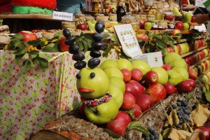  Mnóstwo jabłek oraz ciast i innych potraw do degustacji podczas Światowego Dnia Jabłka