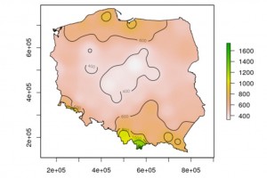  Mapa przedstawiająca średnią roczną sumę opadów w Polsce w 2019 roku na podstawie danych pomiarowych ze stacji synoptycznych IMGW. Źródło: projekt S4D (Service 4 Drought - WIND-HYDRO)