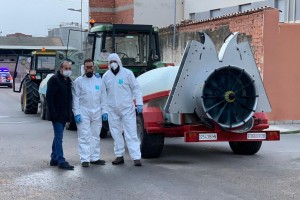  Hiszpania: Opryskiwacze na ulicach miast w walce z COVID-19